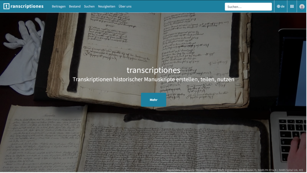 Screenshot von der Startseite von transcriptiones.ch. Aufgeklappte alte handgeschriebene Bücher in alten Schriften.